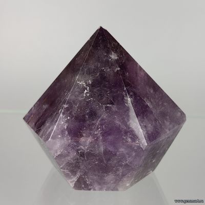 Аметист, обработан в виде кристалла. 75*70*70мм