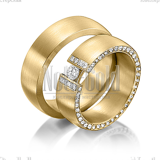 Обручальные кольца из желтого золота с бриллиантами в женском кольце с прямым профилем