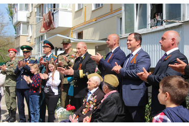 Парад у дома - Рыженко