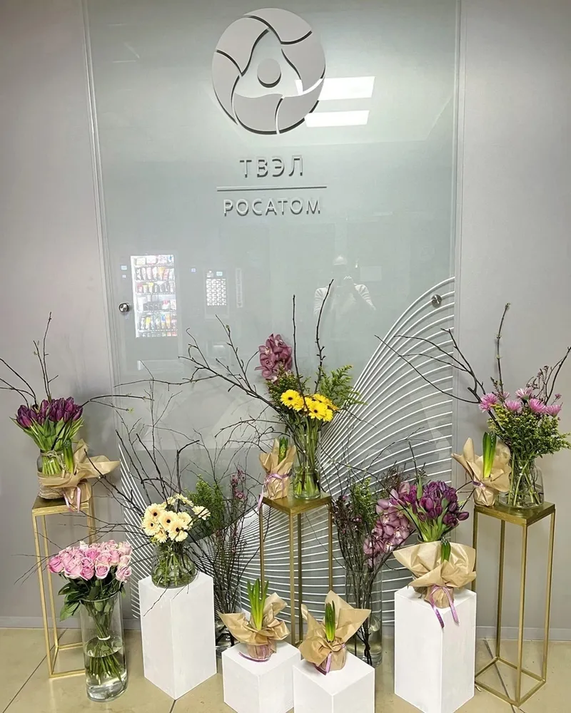 Оформление коридоров к 8 марта в бизнес центрах