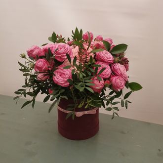 Шляпная коробка с пионовидными розами