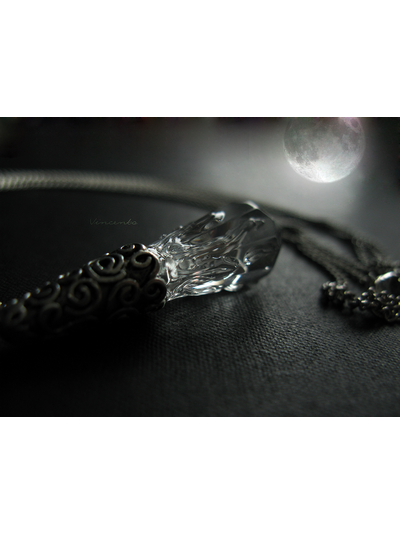 Ледяной кристалл. Кулон с кристаллом в стиле фэнтези