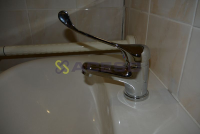 Смеситель локтевой специализированный (с длинной ручкой)