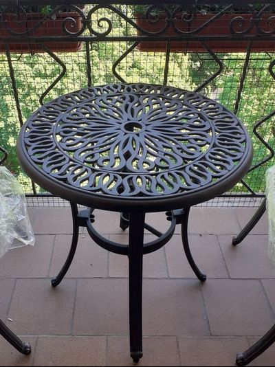 Кофейный стол из литого алюминия Edward