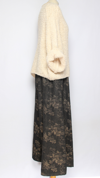 БРЮКИ-ЮБКА джинс-гобелен "БЕЗ КАРМАНОВ" размвтые цветы черные, синие р.46-54