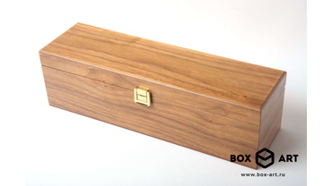 3047 Классический деревянный футляр для бутылки вина, шпон ореха, стандартная фурнитура. Возможна установка навесного замка.