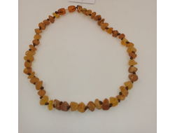 Детские бусы из необработанного янтаря