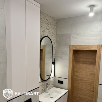 Сантехнический шкаф над инсталляцией для ванной комнаты