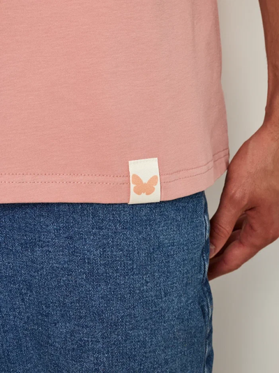 МУЖСКАЯ ФУТБОЛКА РОЗОВЫЙ "ЦВЕТОЧНЫЕ КЕДЫ"