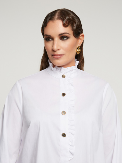 Рубашка с рюшей по вороту в белом и черном цветах