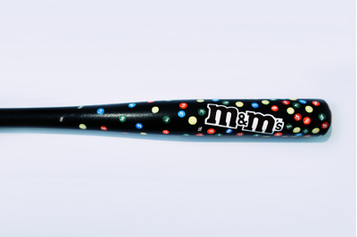 Бейсбольная бита M&M's