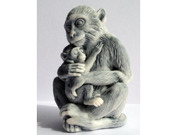 Обезьяна с детенышем, литьевой мрамор.ОПТ