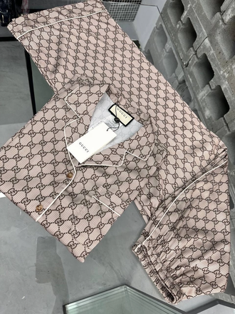 Пижама в стиле известного бренда коричневая 50-52