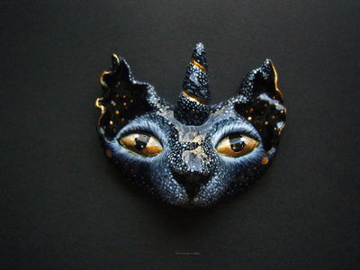 "Зверёк с восхода", волшебная брошь с котом-единорогом