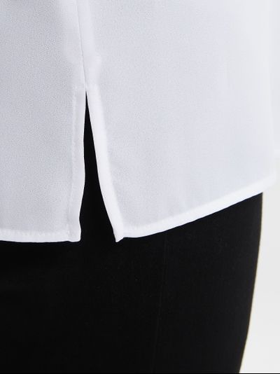 Топ белый с угловым вырезом