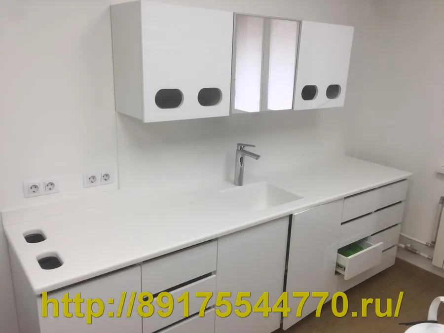 008 Мебель для кабинета стоматологии. 
Фасады МДФ белый глянец.
Сделано по индивидуальному заказу.