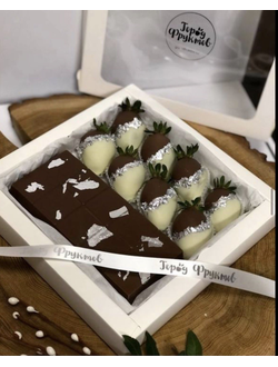 НОВОГОДНИЙ БОКС КЛУБНИКА И ДУБАЙСКИЙ ШОКОЛАД