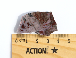 Сугилит, срез полированный, ЮАР (39*24*7 мм, 9,3 г) №16791