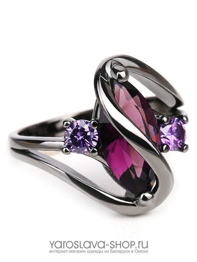 Кольцо с фиолетовым цирконом и двумя розовыми кристаллами