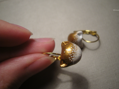 Миниатюрные серьги "Золотые Котики" с авторской росписью