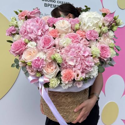 ПЛЕТЁНАЯ КОРЗИНА С ЦВЕТАМИ
