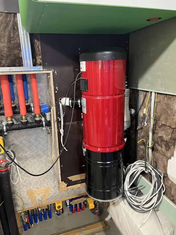 Система пылеудаления Blizzard Lufttechnik (силовой блок "встроенного" пылесоса)