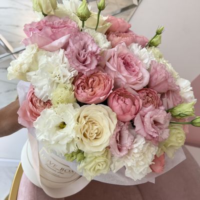 Букет в шляпной коробке Микс цветов S