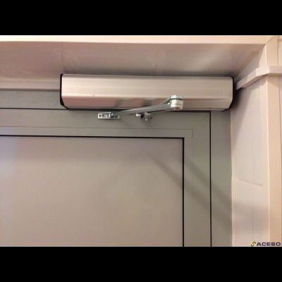 Устройство для автоматического открывания двери ОДА-01КР (открывает двери весом до 100 кг)