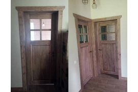 Дверка массив сосны без отделки. Фото в интерьере  загородного дома после самостоятельной покраски!!!