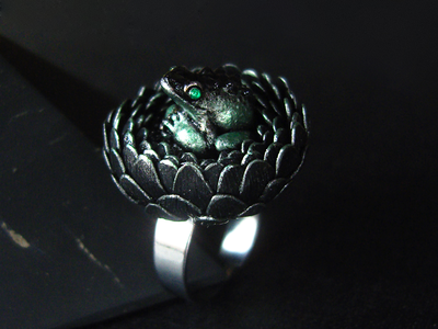 Кольцо с лягушкой "Aster Severian" (из коллекции готических украшений "Рейвенсвуд")
