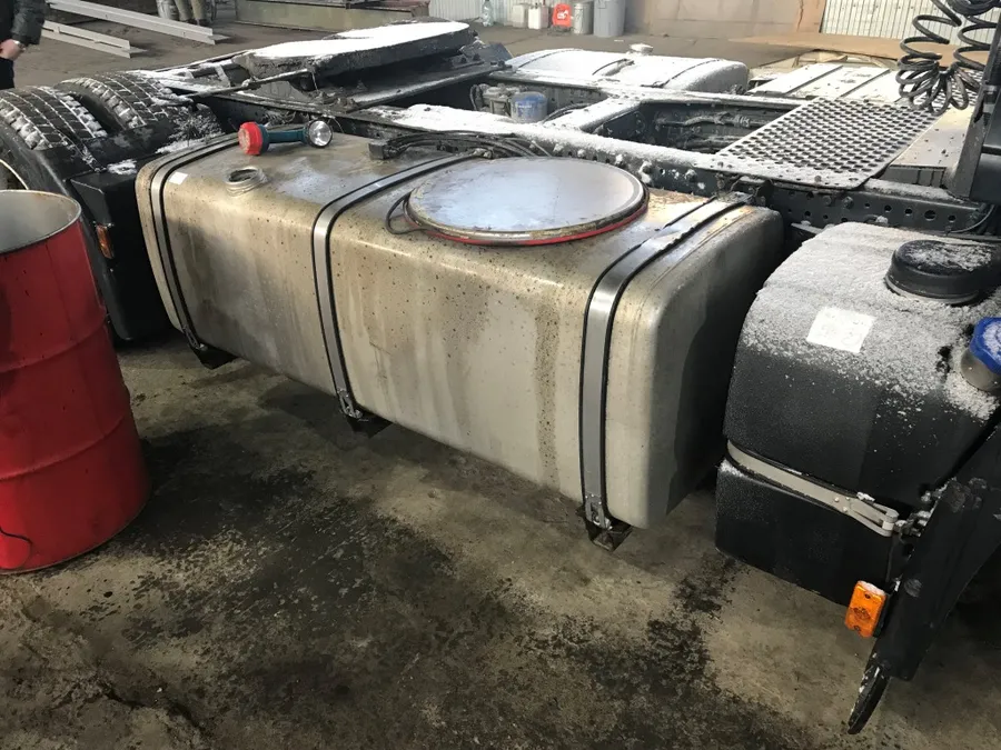 Ремонт бензобаков в Екатеринбурге. Заварить топливный бак грузового автомобиля. Сварка алюминиевых баков. 
заварить трещину в баке грузового автомобиля
Снятие и установка бензобака грузового автомобиля