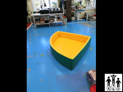 Детский сухой бассейн угловой зеленый без аппликаций R130xH30 DNN