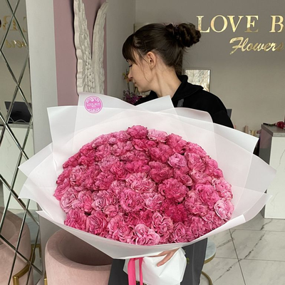 БУКЕТ ИЗ 51 ЯРКО РОЗОВОЙ ПИОНОВИДНОЙ РОЗЫ