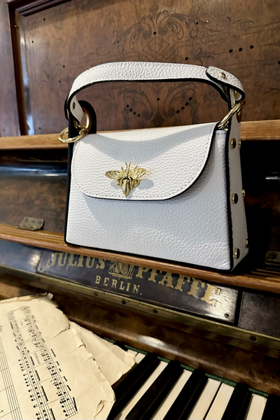 Женская белая сумочка с застежкой пчелкой из натуральной кожи Vera Pelle Di Marie 022928