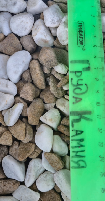 Жёлто-белая мраморная крошка галтованная, фракция 20-40 мм