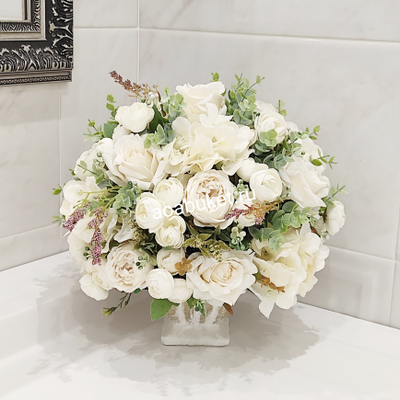 Композиция из искусственных цветов Белая Ария № М045