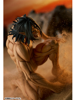 Фигурка Атакующий Титан (Attack Titan Ver. Pop Up Parade)