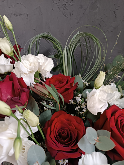 Композиция в шляпной коробке