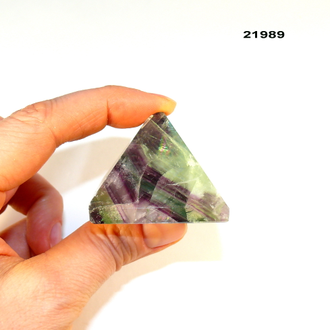 Флюорит натуральный (пирамида) арт.21989: 83,0г - 42*42*32мм