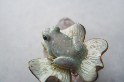 Кольцо с клевером и лягушкой "Принцесса Ия на листе Морока Трифолиума"