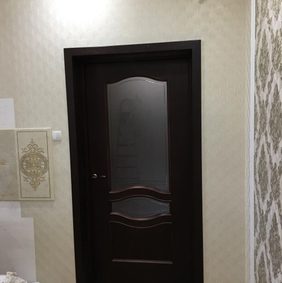 ЛАЙНДОР (УЛЬЯНОВСК)/ МОДЕЛЬ АМЕЛИЯ/ ПОЛОТНО ОСТЕКЛЕННОЕ/ НАТУРАЛЬНЫЙ ШПОН САПЕЛИ (САПЕЛЕ)/ ТОН 10 (КРАСНОЕ ДЕРЕВО)