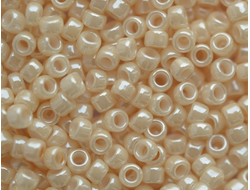 Toho 15 0123 Opaque-Lustered Lt Beige / Глянцевый непрозрачный светло-бежевый
