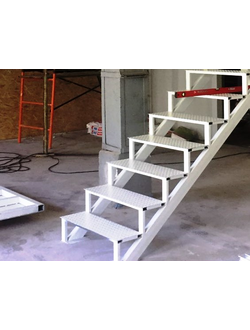 Лестница металлическая со ступенями из листа рифленого 2,5 мм  (артикул-МЛУ03)