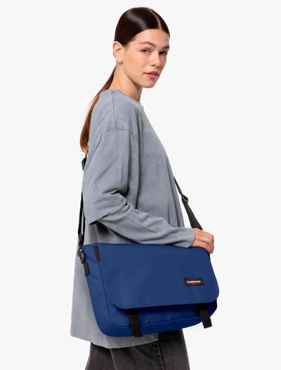 Eastpak Jr Nightsky Navy на девушке