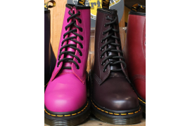 Выбери свой цвет ярких ботинок DR. Martens из натуральной кожи. Размеры от 36 до 45.