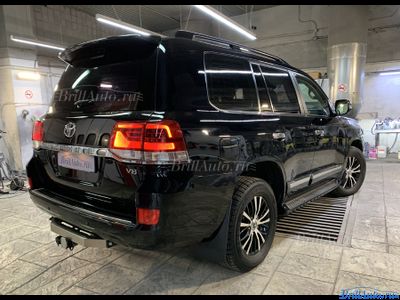 Полный рестайлинг Toyota Land Cruiser 200 из 2007-2015 в 2021 (Максимальный)