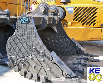 K3814 защита вертикальных стенок на фиксаторах Hensley ковша экскаватора Komatsu PC2000