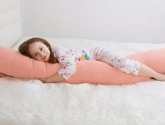 Подушка формы Г размер 230 см холлофайбер с наволочкой на молнии сатин Персик