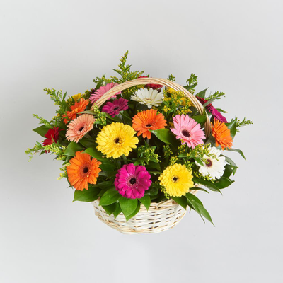 Корзина с герберами