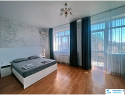 Дом на Курортной  №575  2х комнатный номер с балконом 2 этаж № 203  бассейн